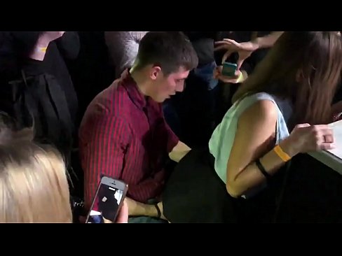 ❤️ Seks nyata di klub malam Rusia. Gadis Rusia berusia 18 tahun di anus dan vagina bercinta di klub malam ❤❌ Video sialan  di id.assistdoctor23.ru ️❤
